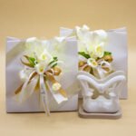 Bomboniera prima comunione portatovaglioli con colori bianco e giallo e calle