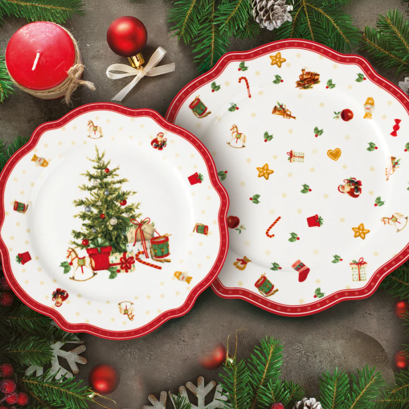 Piatti Natalizi Red Toys e Albero di Vestiamo Casa Gran Natale con sfondo